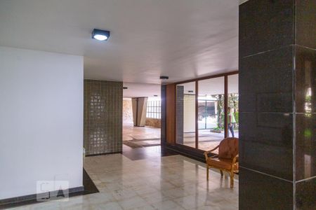 Apartamento para alugar com 220m², 4 quartos e 2 vagas Apartamento para alugar com 220m², 4 quartos e 2 vagasHall de Entrada