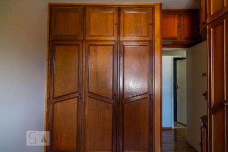 Apartamento para alugar com 220m², 4 quartos e 2 vagas Apartamento para alugar com 220m², 4 quartos e 2 vagasArmário do Quarto 4