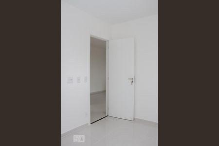 Quarto 01 de apartamento para alugar com 2 quartos, 47m² em Irajá, Rio de Janeiro