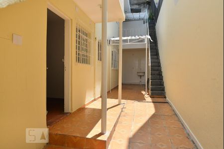 Entrada de casa para alugar com 1 quarto, 50m² em Vila Ipojuca, São Paulo