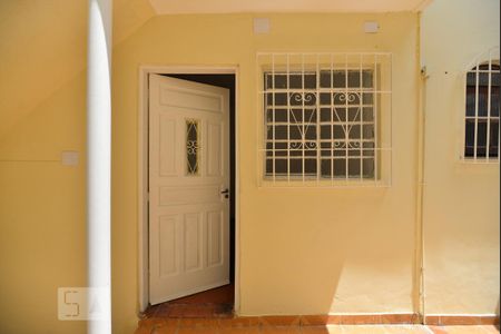 Entrada de casa para alugar com 1 quarto, 50m² em Vila Ipojuca, São Paulo