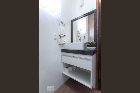 Banheiro da suíte de apartamento para alugar com 1 quarto, 30m² em Santa Tereza, Belo Horizonte
