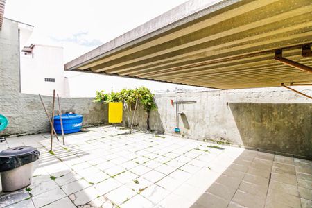 Casa à venda com 225m², 3 quartos e 4 vagasQuintal