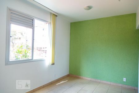 Sala de apartamento para alugar com 2 quartos, 75m² em Santa Tereza, Belo Horizonte
