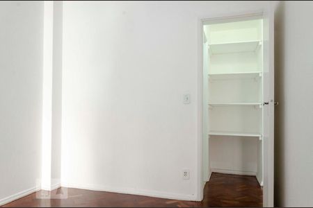 Quarto 1 de apartamento para alugar com 3 quartos, 70m² em Botafogo, Rio de Janeiro