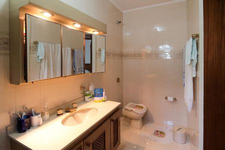 Casa à venda com 206m², 5 quartos e 2 vagasBanheiro do quarto 3