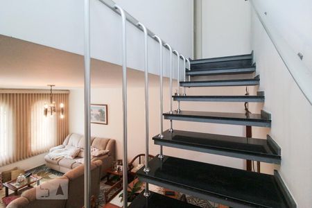 Casa à venda com 206m², 5 quartos e 2 vagasEscada