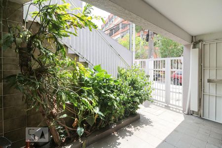 Casa à venda com 206m², 5 quartos e 2 vagasEntrada