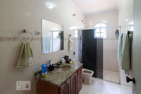 Casa à venda com 206m², 5 quartos e 2 vagasBanheiro 2