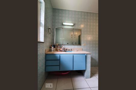 Casa à venda com 345m², 4 quartos e 3 vagasBanheiro 1