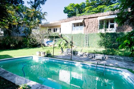 Casa à venda com 440m², 5 quartos e 4 vagasÁrea Verde