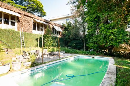 Casa à venda com 440m², 5 quartos e 4 vagasPiscina