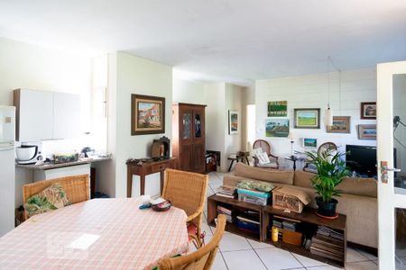 Casa à venda com 440m², 5 quartos e 4 vagasEdícula