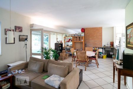 Casa à venda com 440m², 5 quartos e 4 vagasEdícula