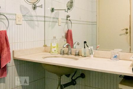 Casa à venda com 440m², 5 quartos e 4 vagasBanheiro Social