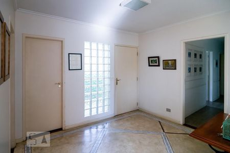 Hall Entrada de casa à venda com 5 quartos, 440m² em Vila Campo Grande, São Paulo