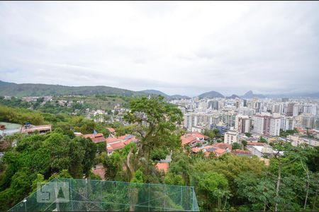 Vista de casa à venda com 6 quartos, 300m² em Santa Rosa, Niterói