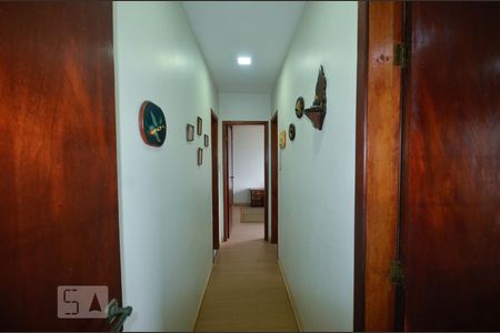 Corredor de casa à venda com 6 quartos, 300m² em Santa Rosa, Niterói