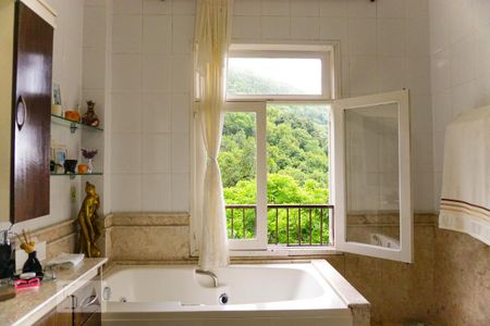 Casa à venda com 400m², 5 quartos e 4 vagasBanheiro da Suíte 1