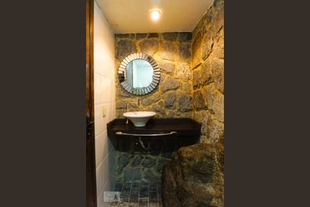 Casa à venda com 400m², 5 quartos e 4 vagasLavabo do Salão de Jogos