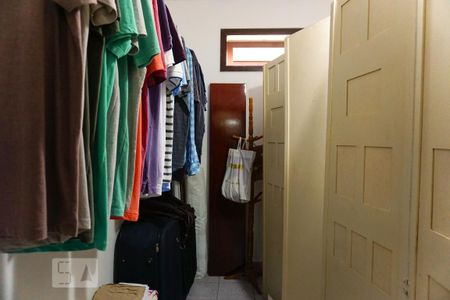 Casa à venda com 400m², 5 quartos e 4 vagasCloset do Quarto de Serviço