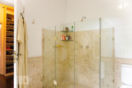 Casa à venda com 400m², 5 quartos e 4 vagasBanheiro da Suíte 1