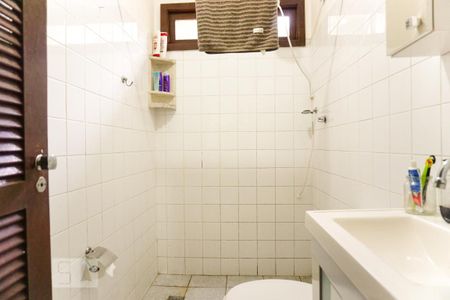 Casa à venda com 400m², 5 quartos e 4 vagasBanheiro do Quarto de Serviço