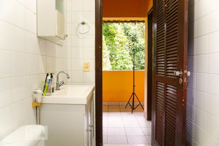 Casa à venda com 400m², 5 quartos e 4 vagasBanheiro do Quarto de Serviço