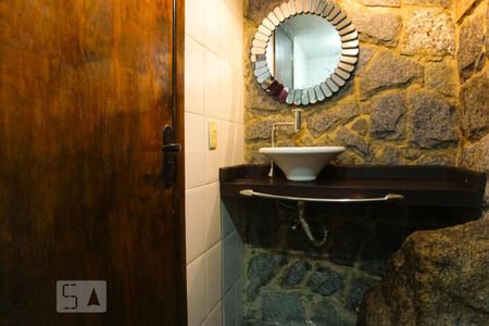 Casa à venda com 400m², 5 quartos e 4 vagasLavabo do Salão de Jogos