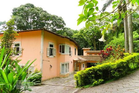 Casa à venda com 400m², 5 quartos e 4 vagasFachada