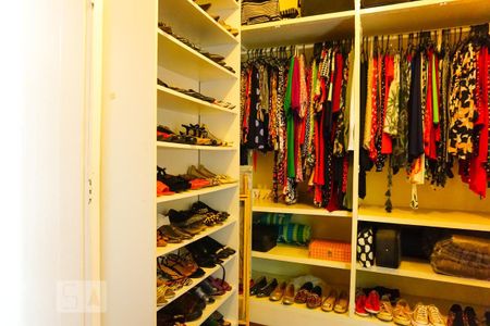 Casa à venda com 400m², 5 quartos e 4 vagasCloset da Suíte 1
