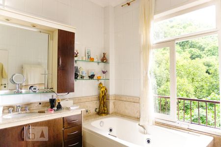 Casa à venda com 400m², 5 quartos e 4 vagasBanheiro da Suíte 1