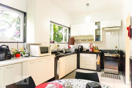 Casa à venda com 400m², 5 quartos e 4 vagasCozinha