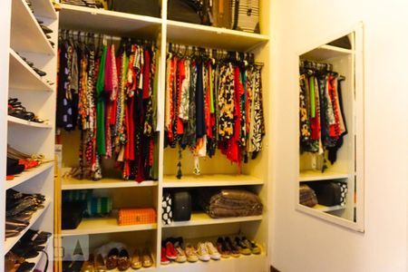 Casa à venda com 400m², 5 quartos e 4 vagasCloset da Suíte 1