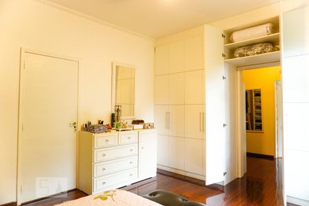 Casa à venda com 400m², 5 quartos e 4 vagasSuíte 1