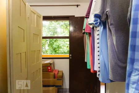 Casa à venda com 400m², 5 quartos e 4 vagasCloset do Quarto de Serviço