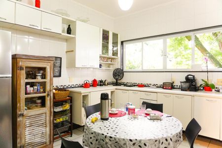 Casa à venda com 400m², 5 quartos e 4 vagasCozinha