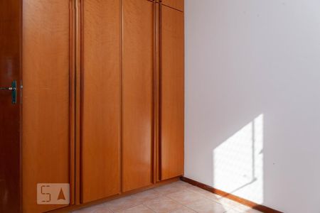 Quarto 1 de apartamento para alugar com 2 quartos, 60m² em Santa Mônica, Uberlândia