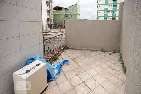 Casa de condomínio à venda com 280m², 4 quartos e sem vaga Casa de condomínio à venda com 280m², 4 quartos e sem vagaTerraço