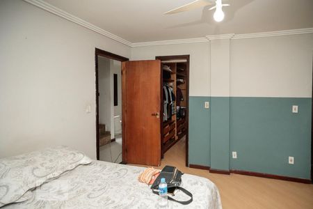 Casa de condomínio à venda com 280m², 4 quartos e sem vaga Casa de condomínio à venda com 280m², 4 quartos e sem vagaSuíte