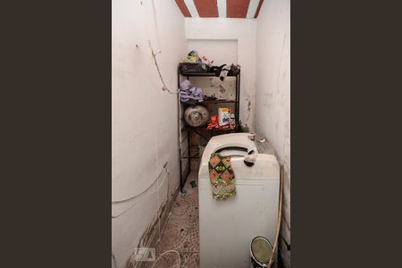 Casa de condomínio à venda com 280m², 4 quartos e sem vaga Casa de condomínio à venda com 280m², 4 quartos e sem vagaLavanderia