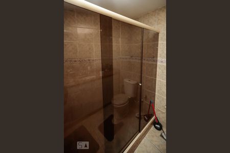 Casa de condomínio à venda com 280m², 4 quartos e sem vaga Casa de condomínio à venda com 280m², 4 quartos e sem vagaBanheiro