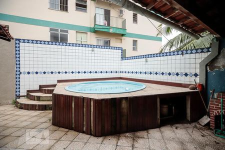 Casa de condomínio à venda com 280m², 4 quartos e sem vaga Casa de condomínio à venda com 280m², 4 quartos e sem vagaPiscina