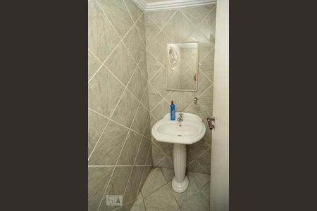 Casa de condomínio à venda com 280m², 4 quartos e sem vaga Casa de condomínio à venda com 280m², 4 quartos e sem vagaLavabo