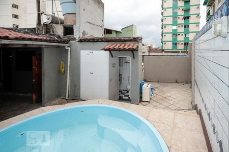 Casa de condomínio à venda com 280m², 4 quartos e sem vaga Casa de condomínio à venda com 280m², 4 quartos e sem vagaPiscina