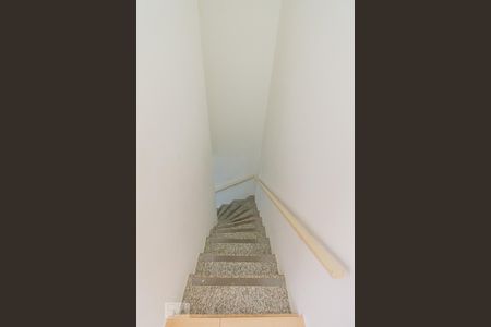 Escada de casa de condomínio para alugar com 3 quartos, 150m² em Vila Maria Eugênia, Campinas