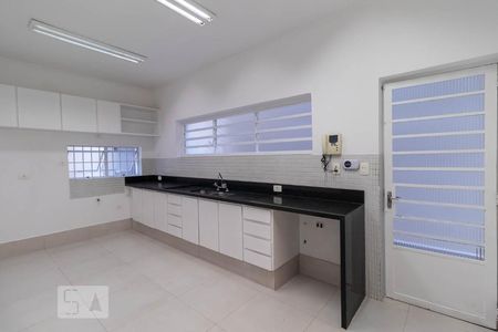 Casa para alugar com 220m², 3 quartos e 2 vagas Casa para alugar com 220m², 3 quartos e 2 vagasCozinha
