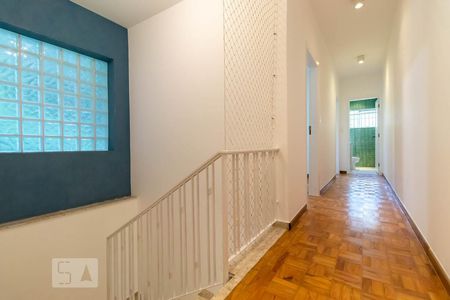 Casa para alugar com 220m², 3 quartos e 2 vagas Casa para alugar com 220m², 3 quartos e 2 vagasHall de acesso aos quartos