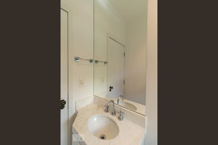 Casa para alugar com 220m², 3 quartos e 2 vagas Casa para alugar com 220m², 3 quartos e 2 vagasBanheiro social