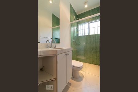 Casa para alugar com 220m², 3 quartos e 2 vagas Casa para alugar com 220m², 3 quartos e 2 vagasBanheiro social